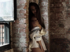 Petite hottie gets cummed